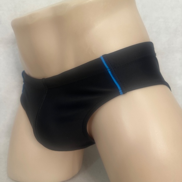 Tulio Swimsuit Small 30-36" waist Gently worn Mad in Brazil 85% polyamide - Picture 2 of 5